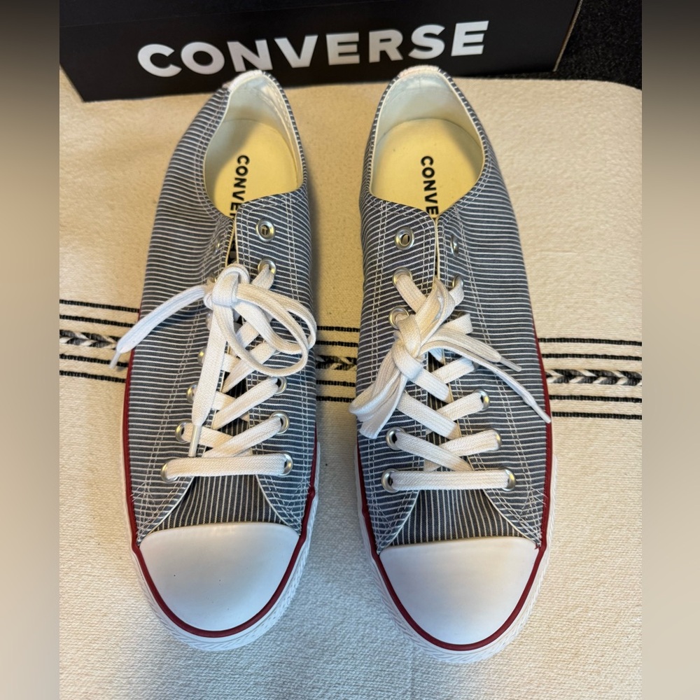 Converse Navy and White Pinstripe Sneakers size 10.5 - Picture 7 of 9